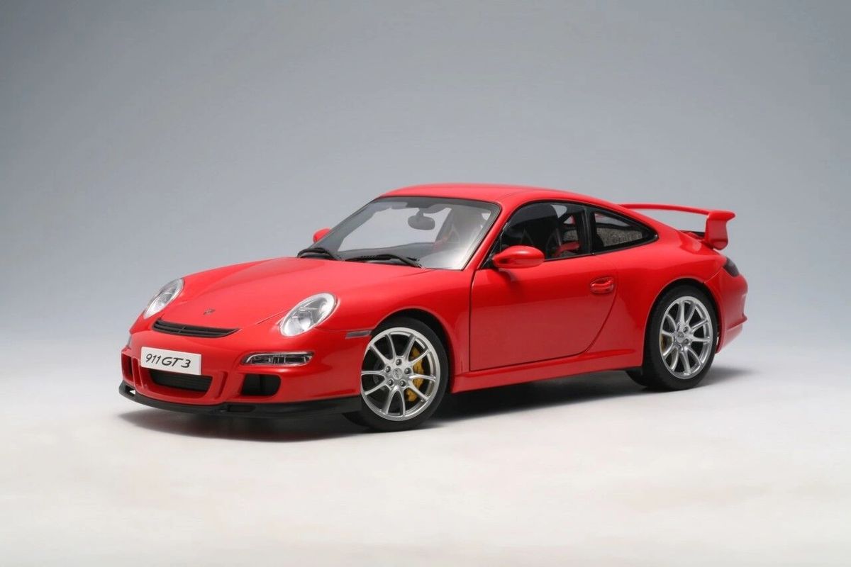 PORSCHE 997 GT3 RS GUARDS RED 118 BY AUTOART 77996
